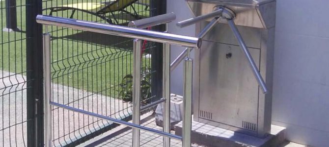 Contratación 2 peones piscinas