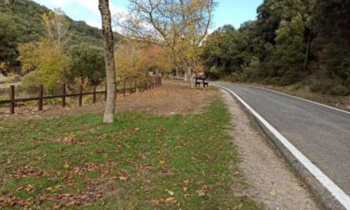 Irantzu errepideko aparkalekua